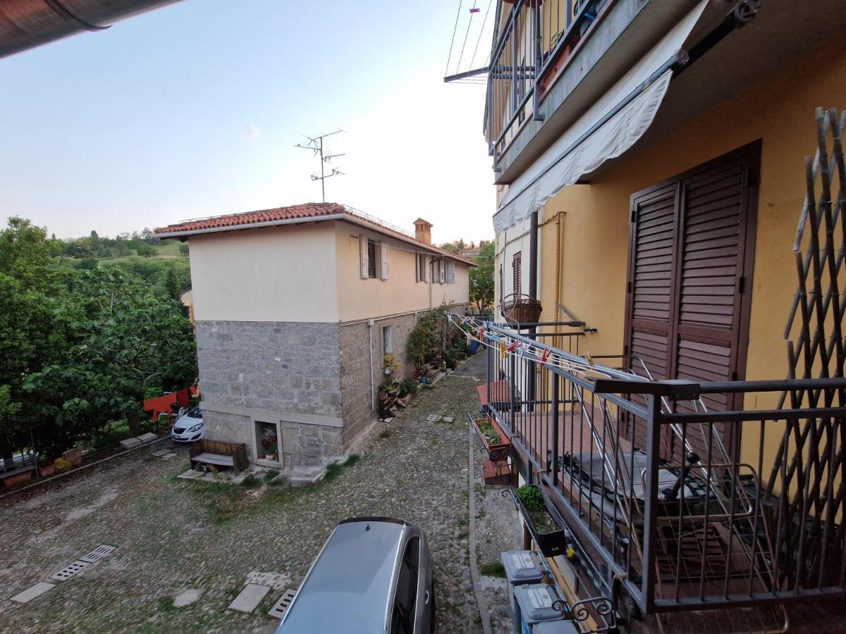 Lovely One-Bedroom Attic In An Ancient Village Bologna Bagian luar foto
