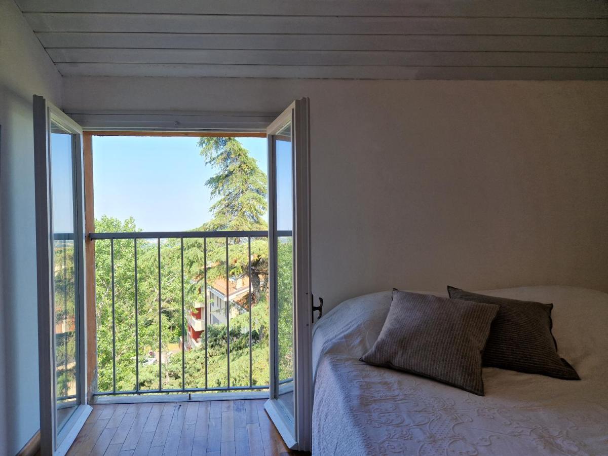 Lovely One-Bedroom Attic In An Ancient Village Bologna Bagian luar foto