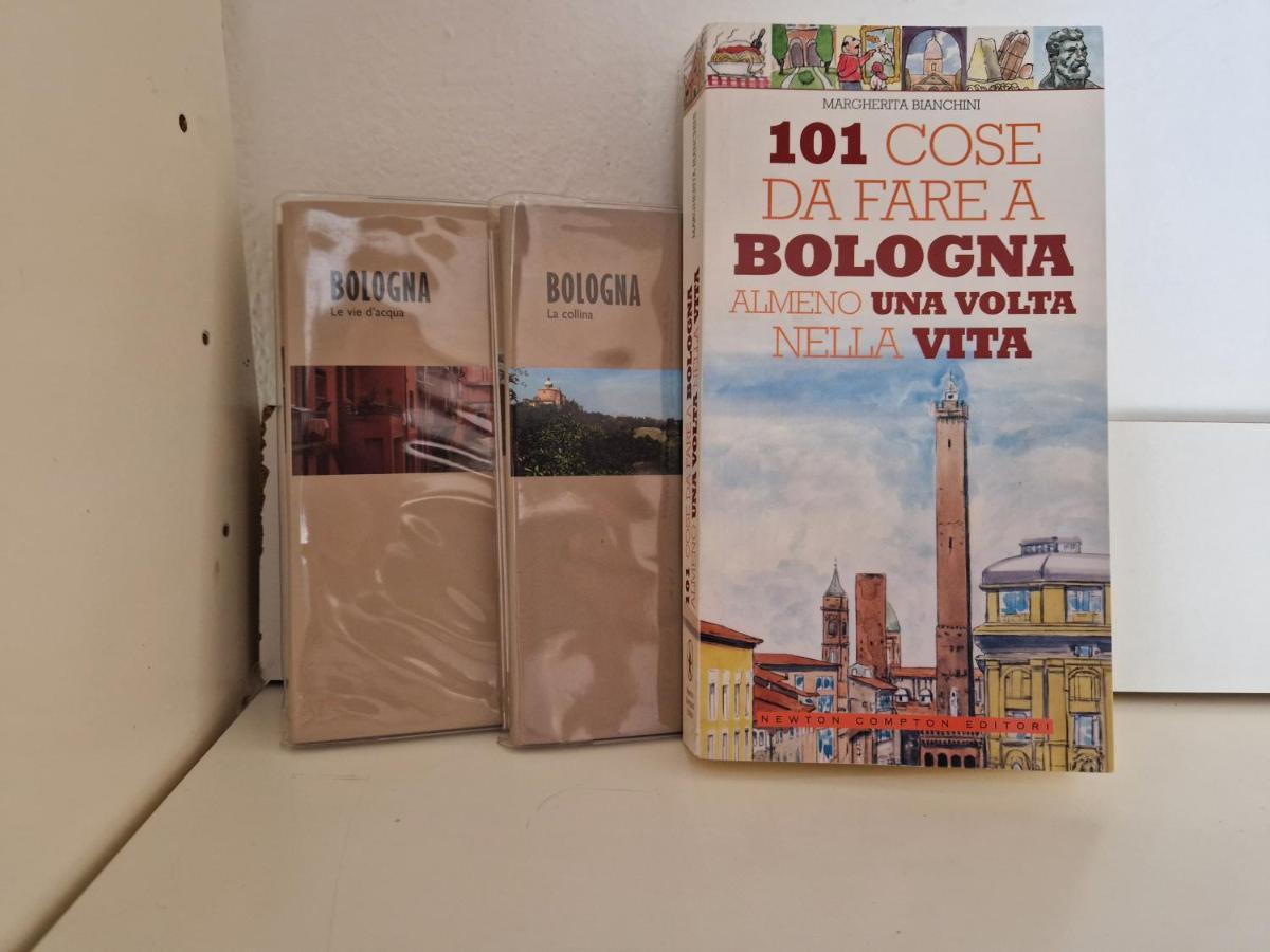 Lovely One-Bedroom Attic In An Ancient Village Bologna Bagian luar foto