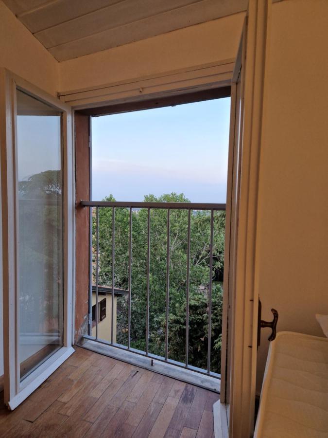 Lovely One-Bedroom Attic In An Ancient Village Bologna Bagian luar foto