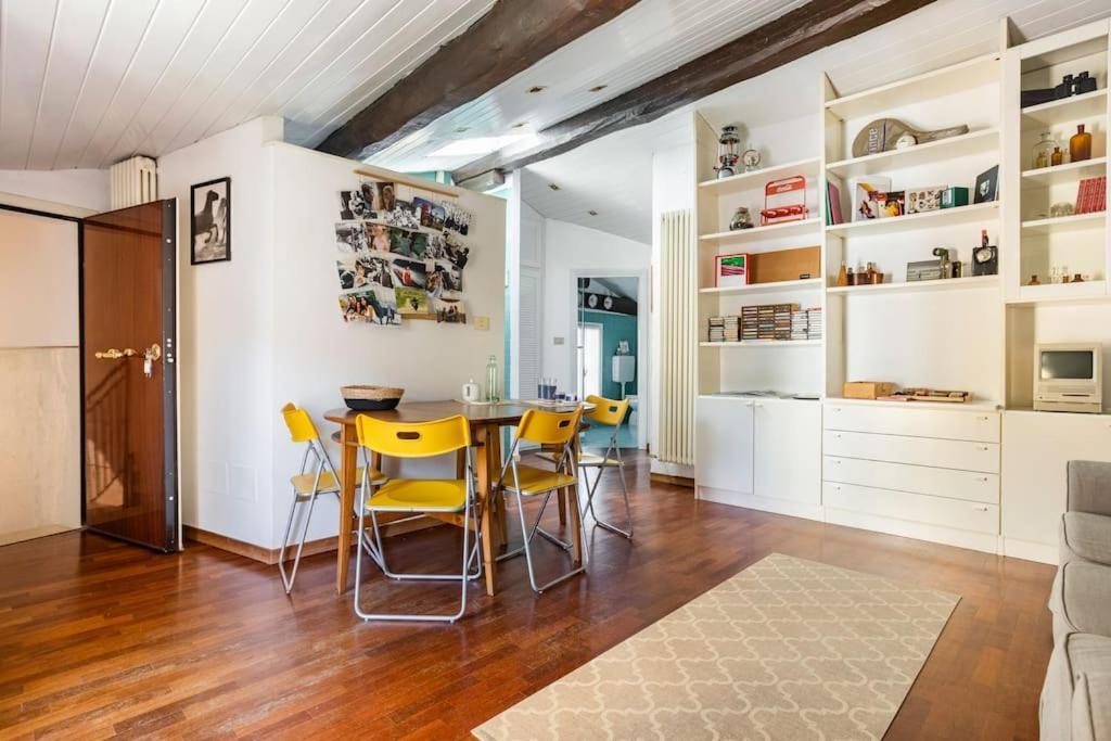 Lovely One-Bedroom Attic In An Ancient Village Bologna Bagian luar foto