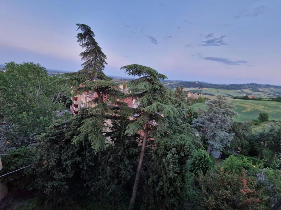 Lovely One-Bedroom Attic In An Ancient Village Bologna Bagian luar foto