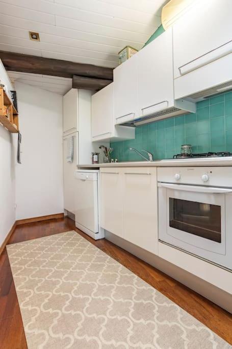 Lovely One-Bedroom Attic In An Ancient Village Bologna Bagian luar foto