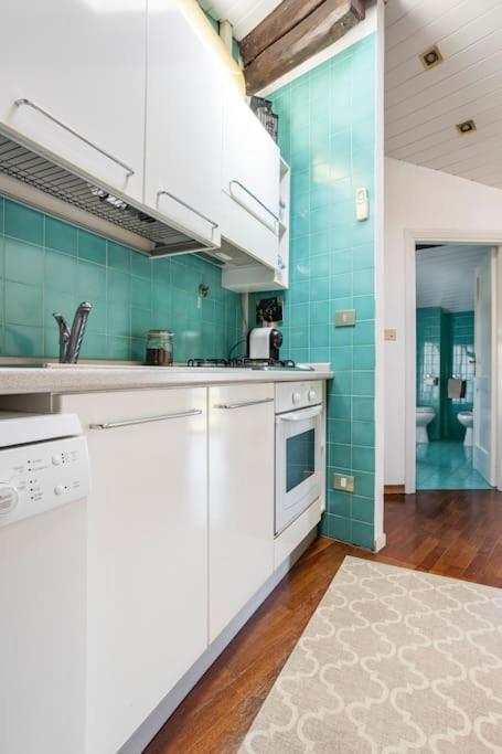 Lovely One-Bedroom Attic In An Ancient Village Bologna Bagian luar foto